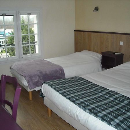 Hotel Ecusson Saint-Hilaire-de-Brethmas Esterno foto