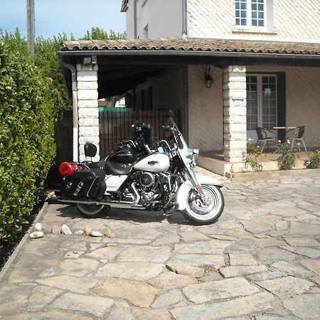 Hotel Ecusson Saint-Hilaire-de-Brethmas Esterno foto