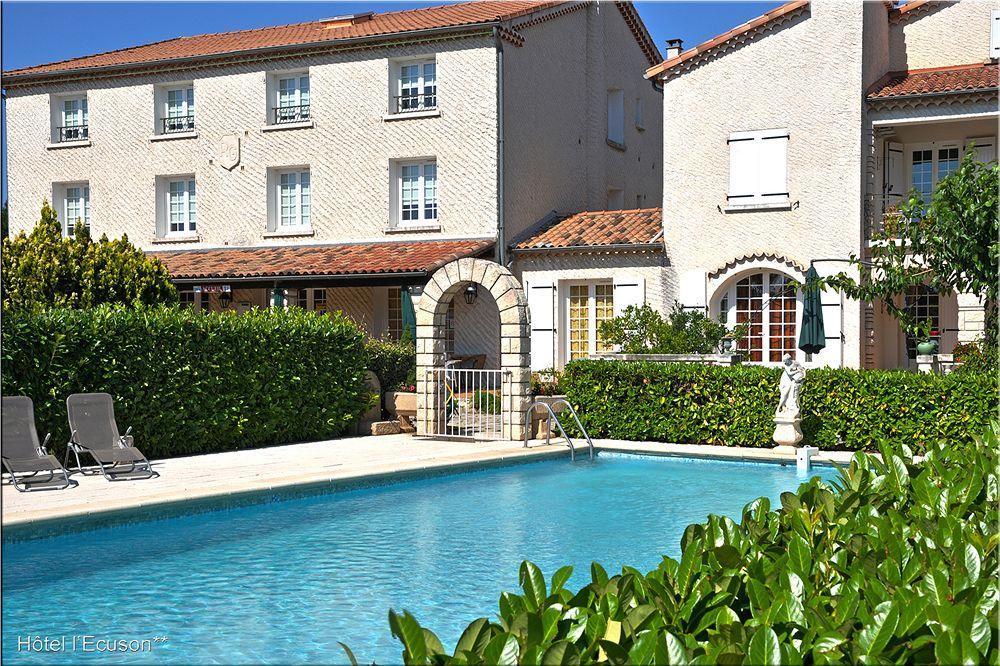 Hotel Ecusson Saint-Hilaire-de-Brethmas Esterno foto