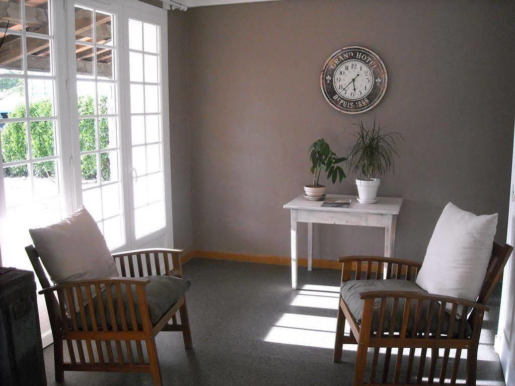 Hotel Ecusson Saint-Hilaire-de-Brethmas Esterno foto