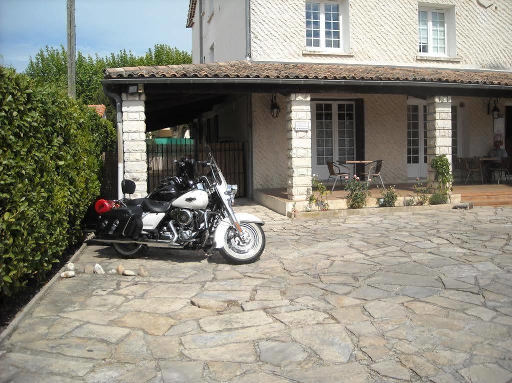 Hotel Ecusson Saint-Hilaire-de-Brethmas Esterno foto