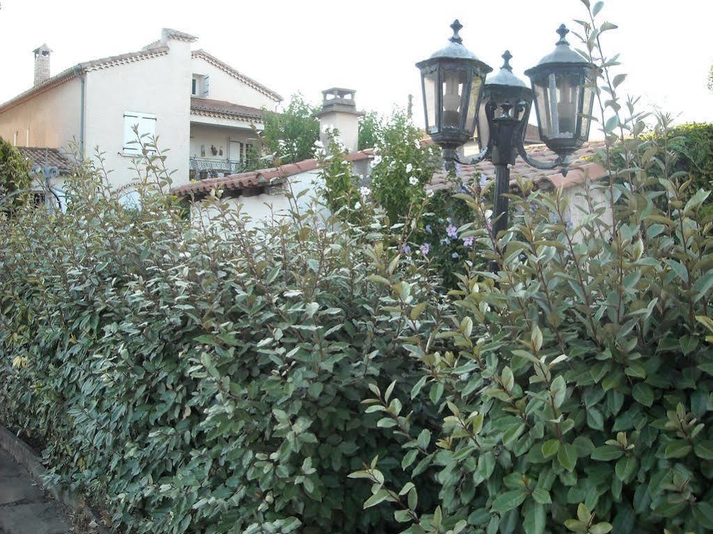 Hotel Ecusson Saint-Hilaire-de-Brethmas Esterno foto