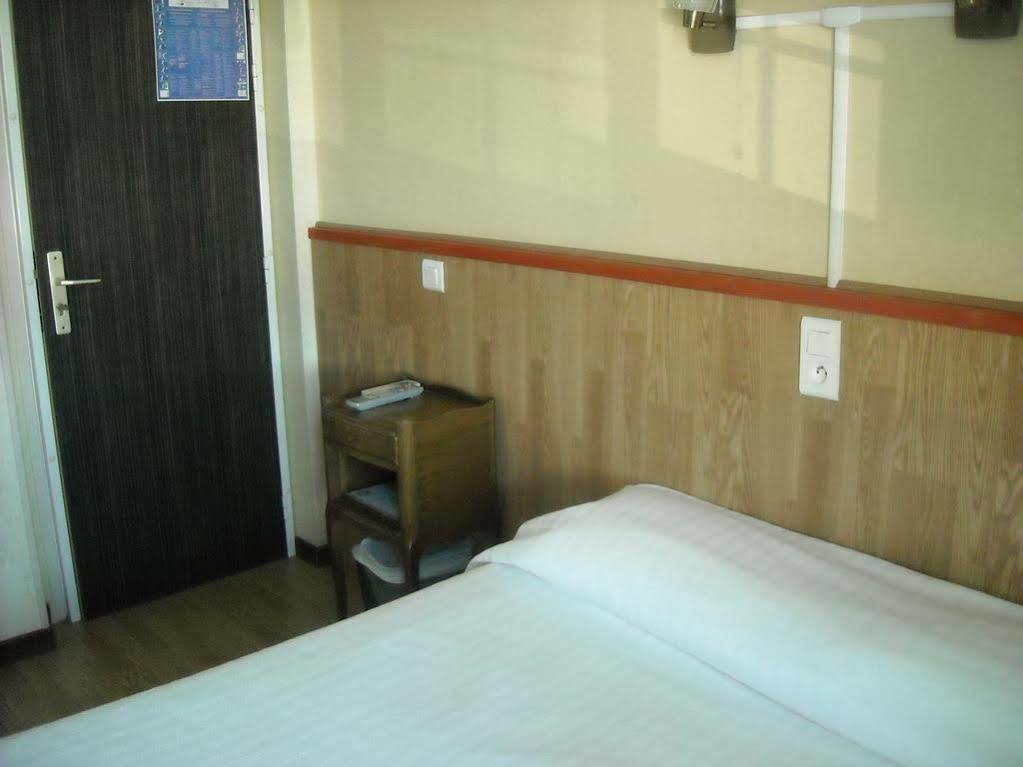 Hotel Ecusson Saint-Hilaire-de-Brethmas Esterno foto